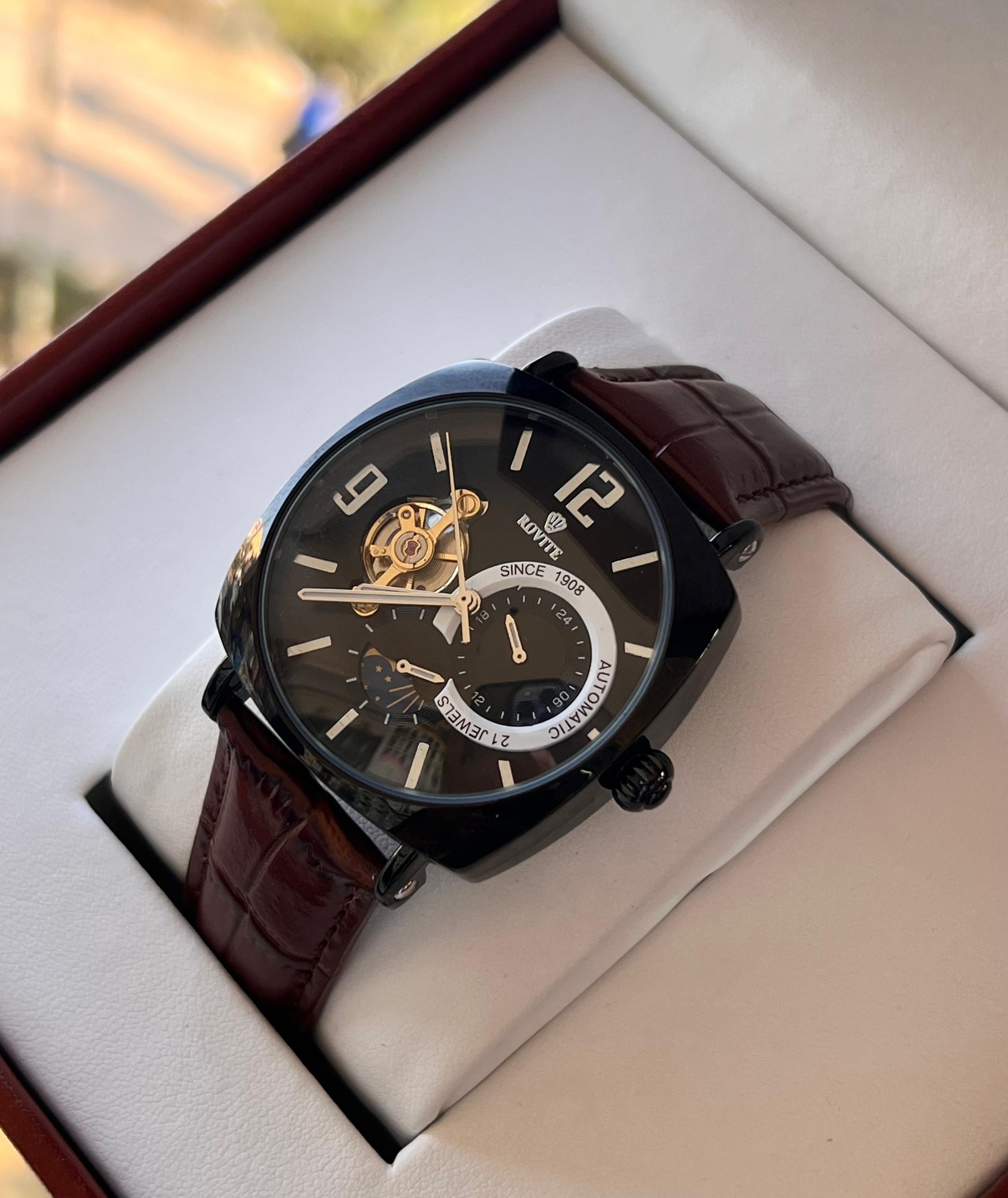 Square automatic mechanical watch