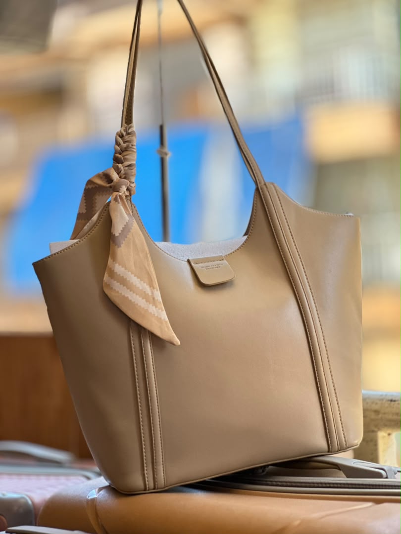 Smooth, structured leather