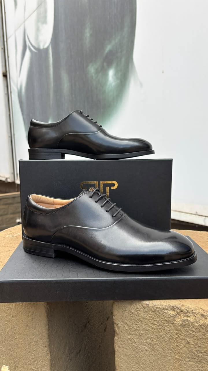 Classic black leather Oxford formal dress shoes