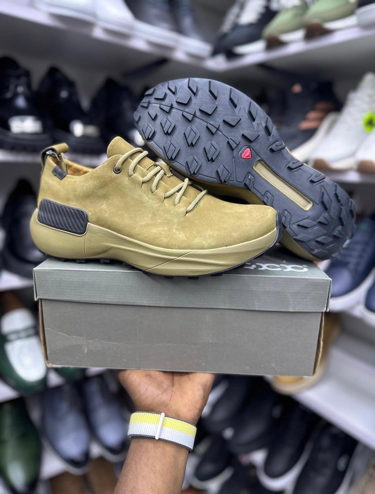 Ecco-style casual sneaker