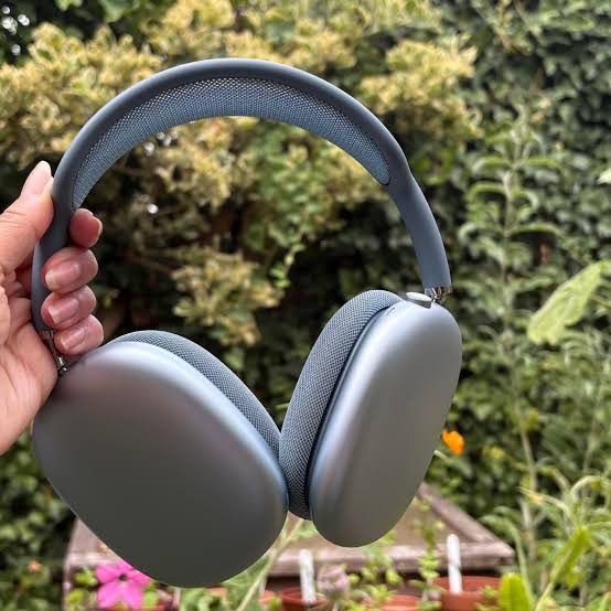 Apple AirPods Max -high copy with screen pop up
