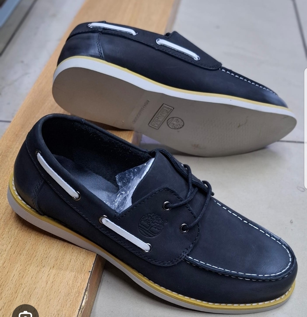 Timberland black leather low-profile casual boat shoes