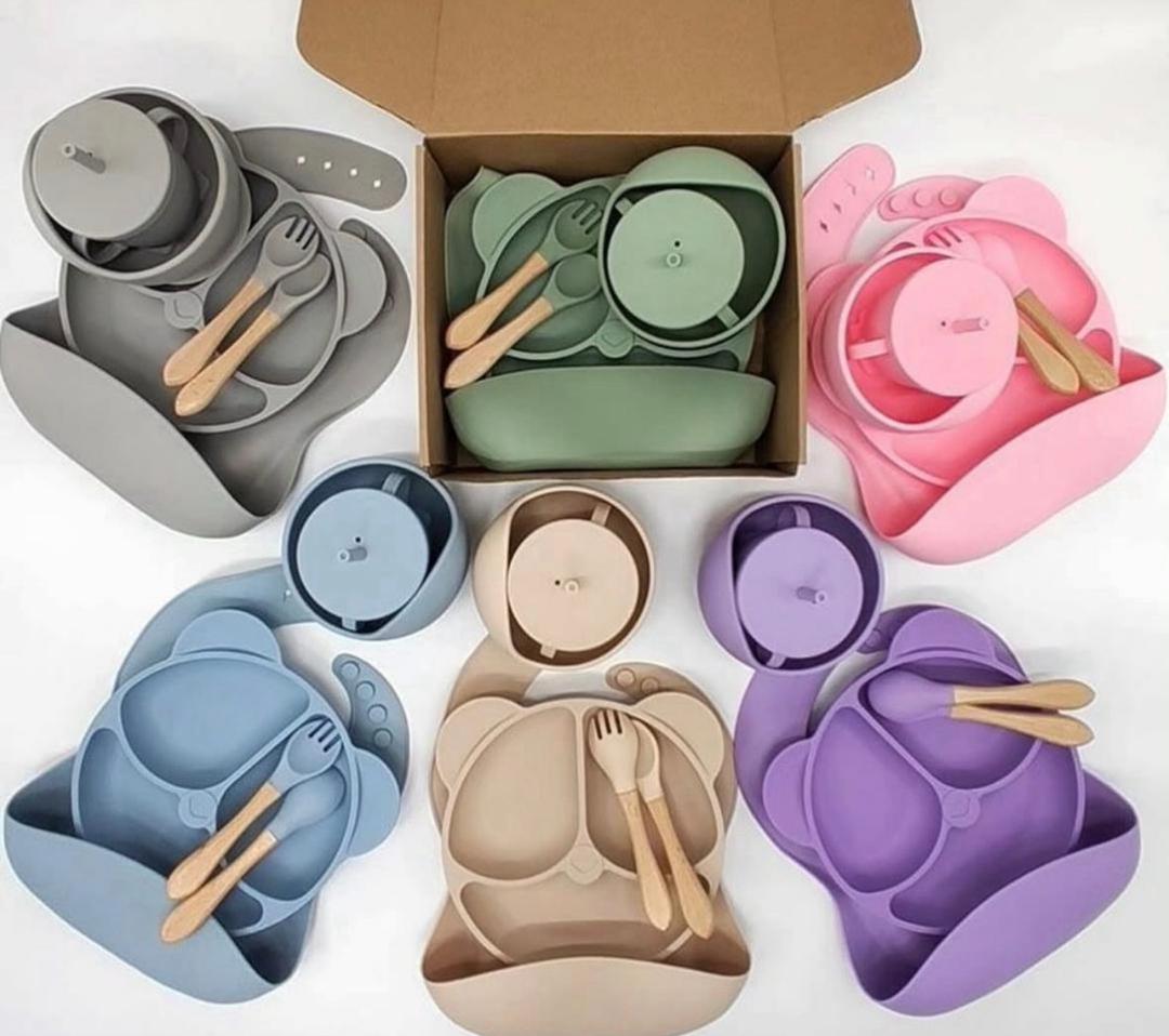 Silicone baby feeding sets.